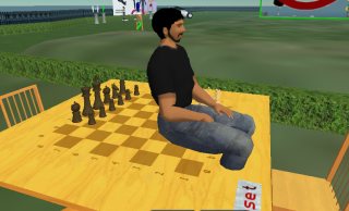 A diferença entre sentar-se à mesa e sentar-se na mesa.